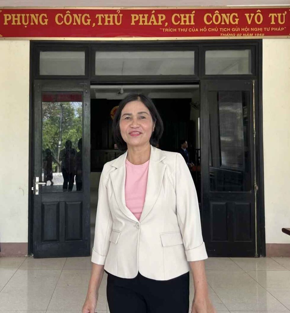 Mrs. Nguyet in front of the court